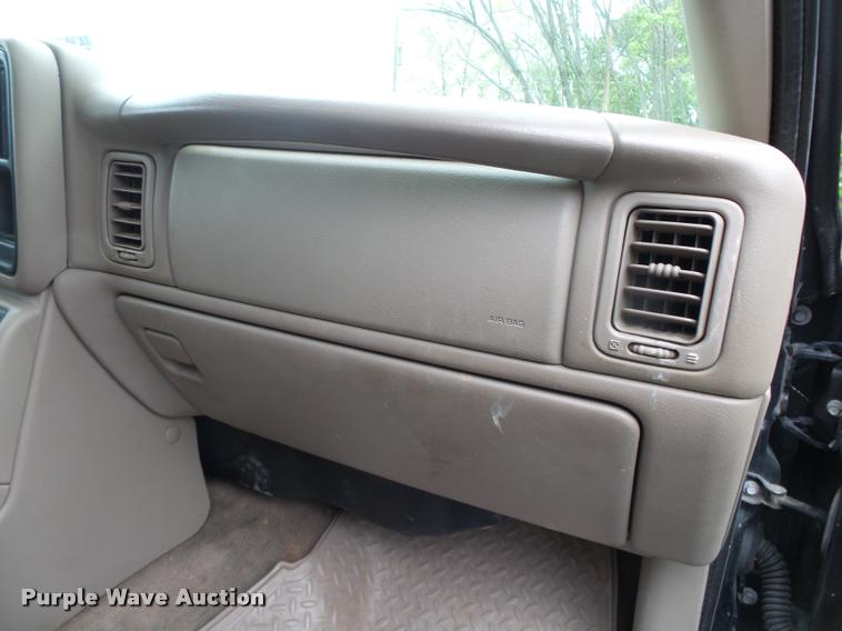 image for item DA2684 2005 GMC Sierra 3500 Crew Cab pickup truck