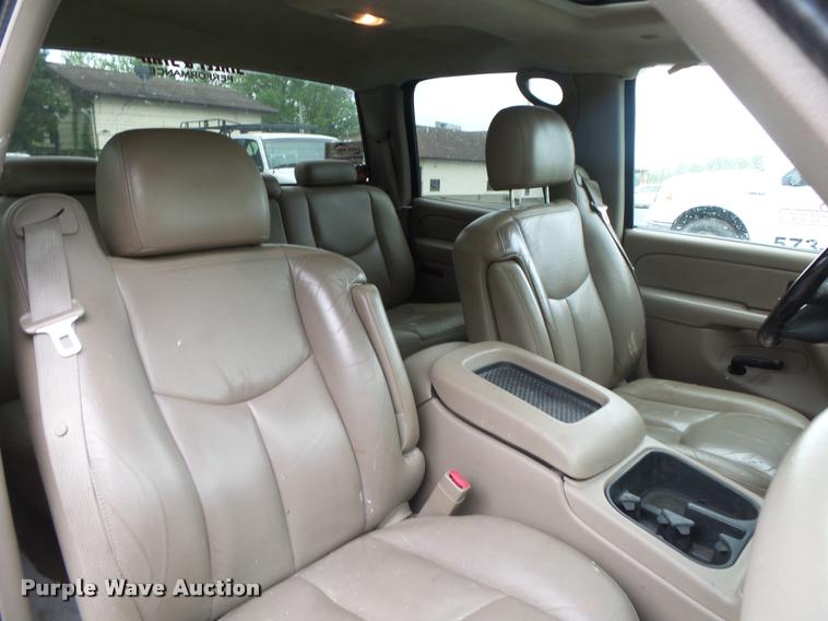 image for item DA2684 2005 GMC Sierra 3500 Crew Cab pickup truck