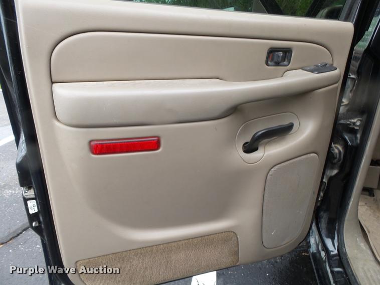 image for item DA2684 2005 GMC Sierra 3500 Crew Cab pickup truck