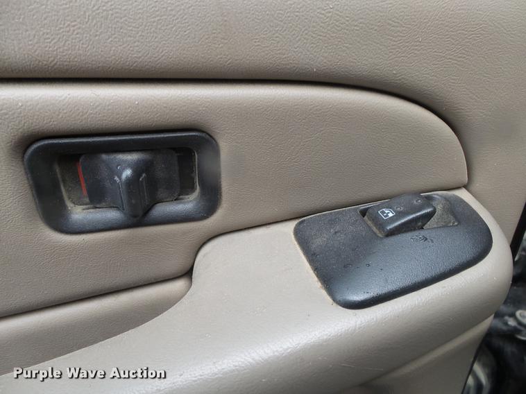 image for item DA2684 2005 GMC Sierra 3500 Crew Cab pickup truck