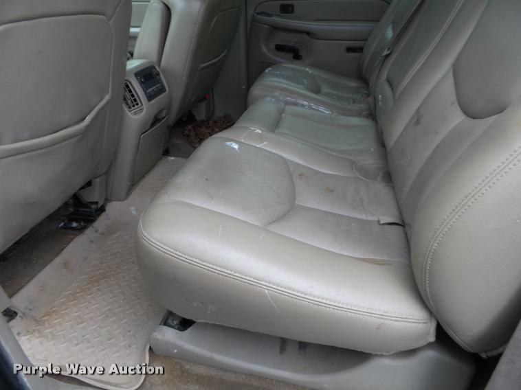 image for item DA2684 2005 GMC Sierra 3500 Crew Cab pickup truck