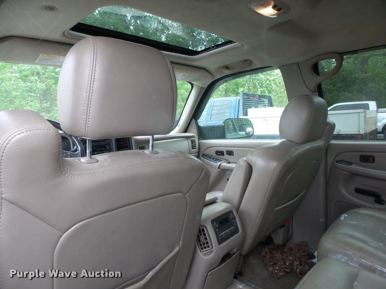 image for item DA2684 2005 GMC Sierra 3500 Crew Cab pickup truck