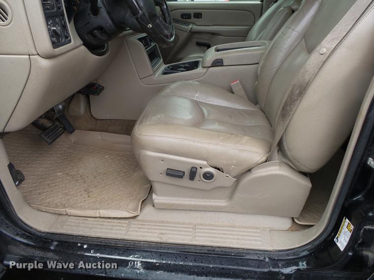 image for item DA2684 2005 GMC Sierra 3500 Crew Cab pickup truck