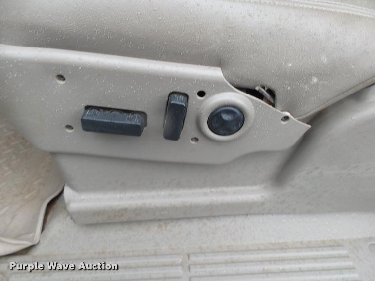 image for item DA2684 2005 GMC Sierra 3500 Crew Cab pickup truck