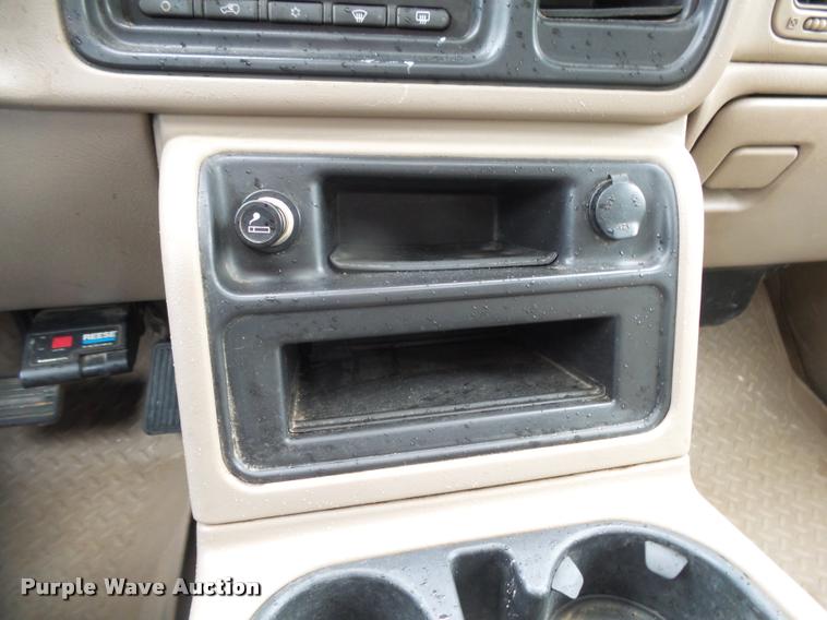 image for item DA2684 2005 GMC Sierra 3500 Crew Cab pickup truck