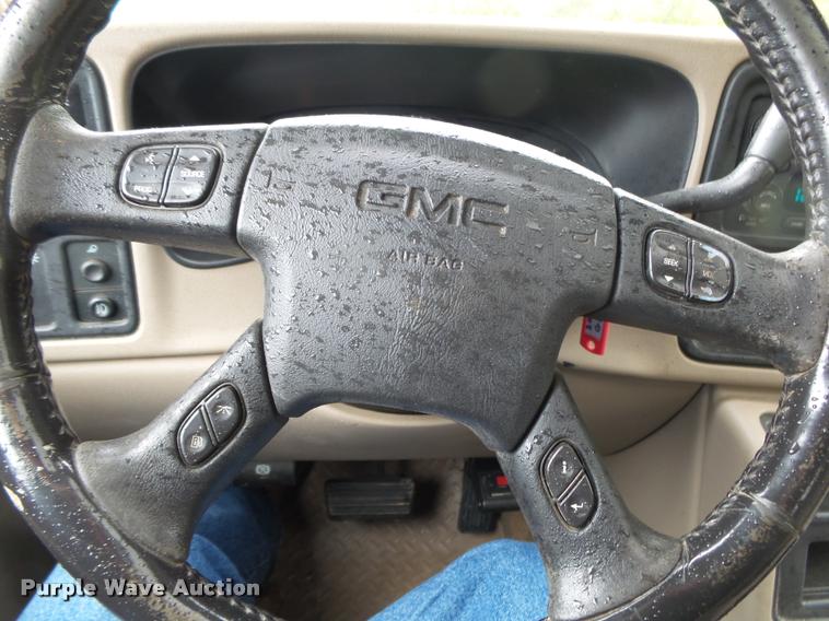 image for item DA2684 2005 GMC Sierra 3500 Crew Cab pickup truck