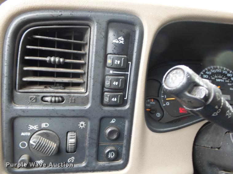 image for item DA2684 2005 GMC Sierra 3500 Crew Cab pickup truck