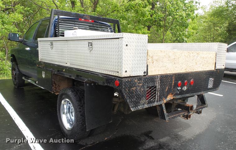 image for item DA2685 2005 Dodge Ram 3500 Quad Cab flatbed pickup truck
