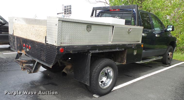 image for item DA2685 2005 Dodge Ram 3500 Quad Cab flatbed pickup truck