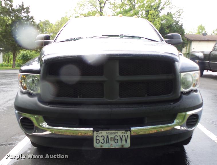 image for item DA2685 2005 Dodge Ram 3500 Quad Cab flatbed pickup truck
