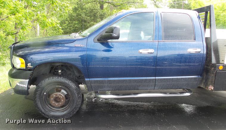 image for item DA2685 2005 Dodge Ram 3500 Quad Cab flatbed pickup truck
