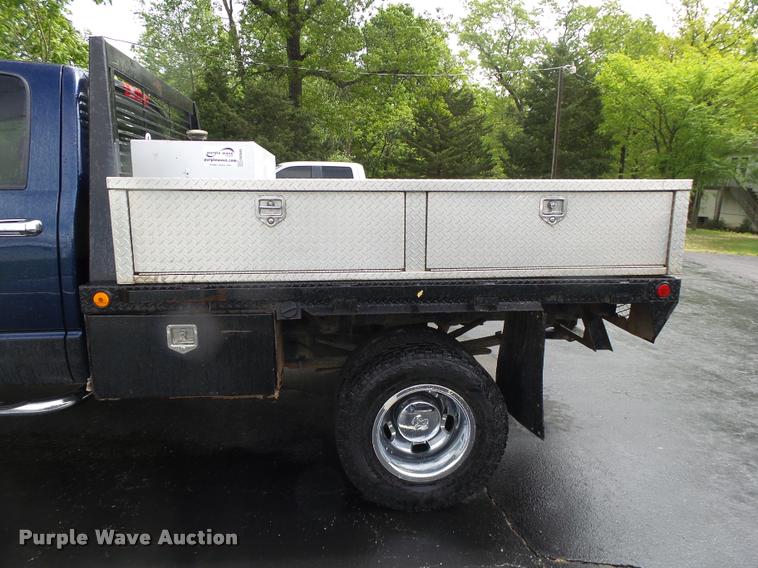 image for item DA2685 2005 Dodge Ram 3500 Quad Cab flatbed pickup truck