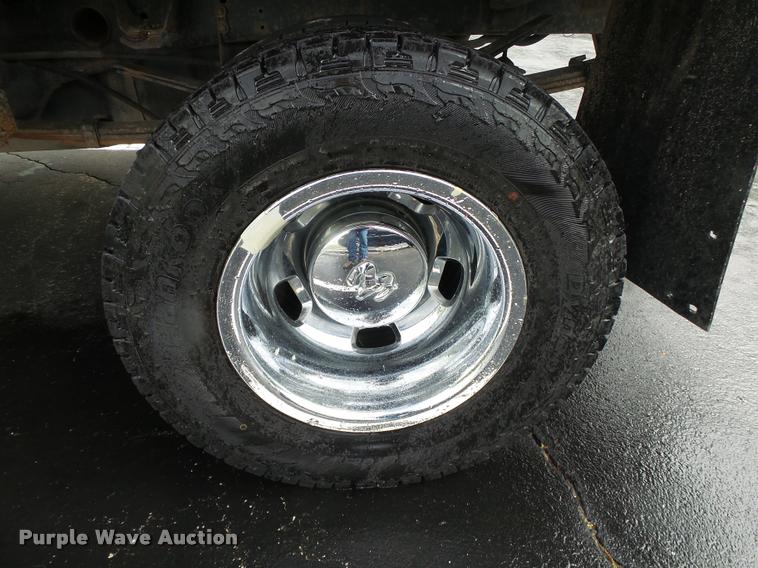 image for item DA2685 2005 Dodge Ram 3500 Quad Cab flatbed pickup truck