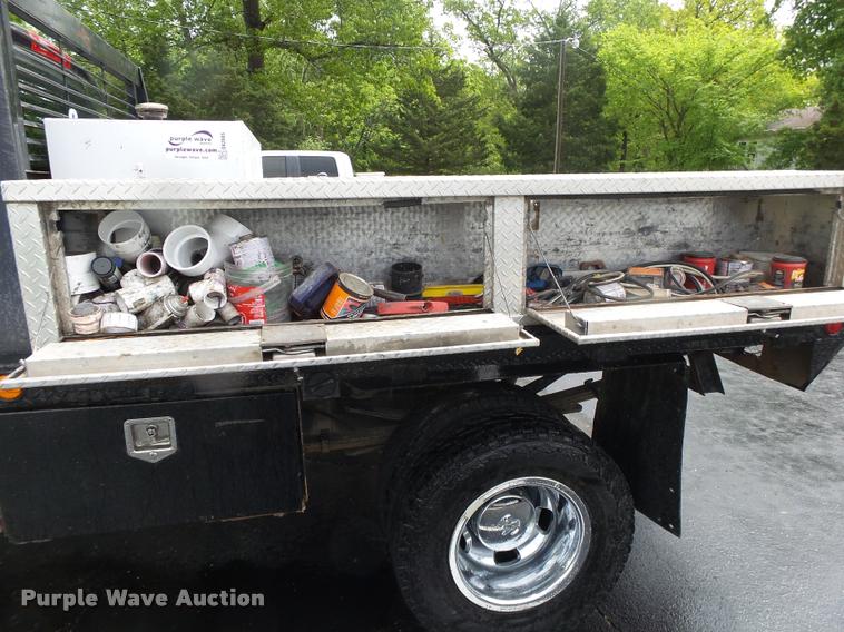 image for item DA2685 2005 Dodge Ram 3500 Quad Cab flatbed pickup truck