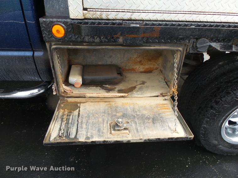 image for item DA2685 2005 Dodge Ram 3500 Quad Cab flatbed pickup truck