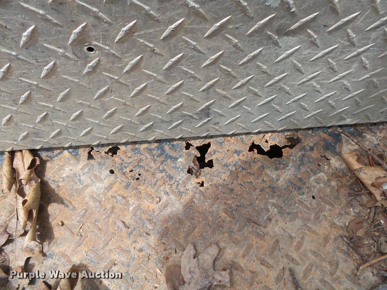 image for item DA2685 2005 Dodge Ram 3500 Quad Cab flatbed pickup truck