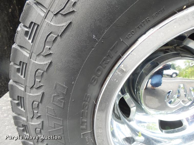 image for item DA2685 2005 Dodge Ram 3500 Quad Cab flatbed pickup truck