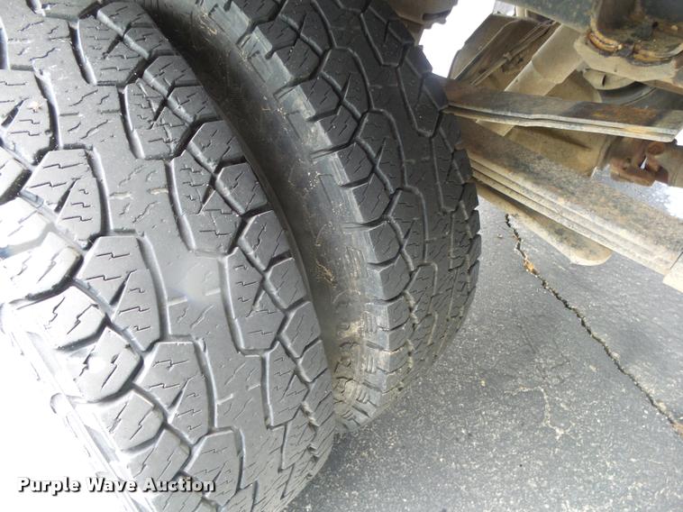 image for item DA2685 2005 Dodge Ram 3500 Quad Cab flatbed pickup truck