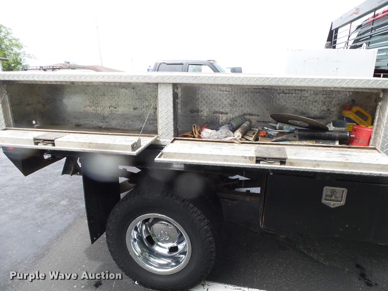 image for item DA2685 2005 Dodge Ram 3500 Quad Cab flatbed pickup truck