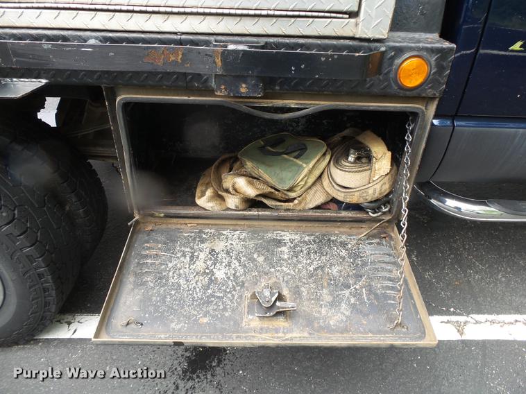 image for item DA2685 2005 Dodge Ram 3500 Quad Cab flatbed pickup truck