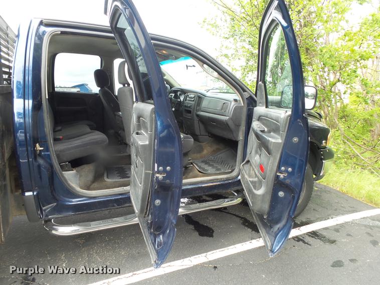 image for item DA2685 2005 Dodge Ram 3500 Quad Cab flatbed pickup truck