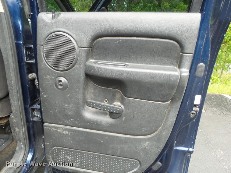 image for item DA2685 2005 Dodge Ram 3500 Quad Cab flatbed pickup truck