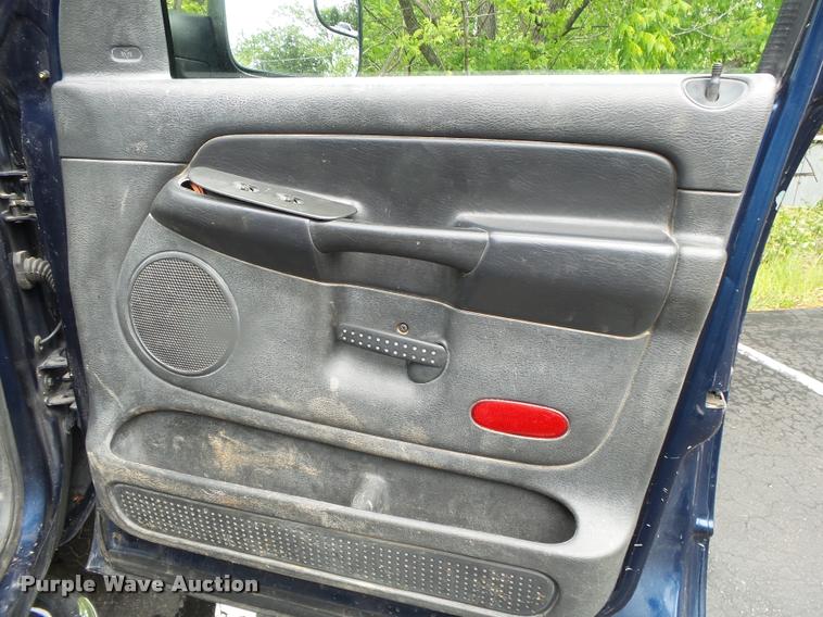 image for item DA2685 2005 Dodge Ram 3500 Quad Cab flatbed pickup truck