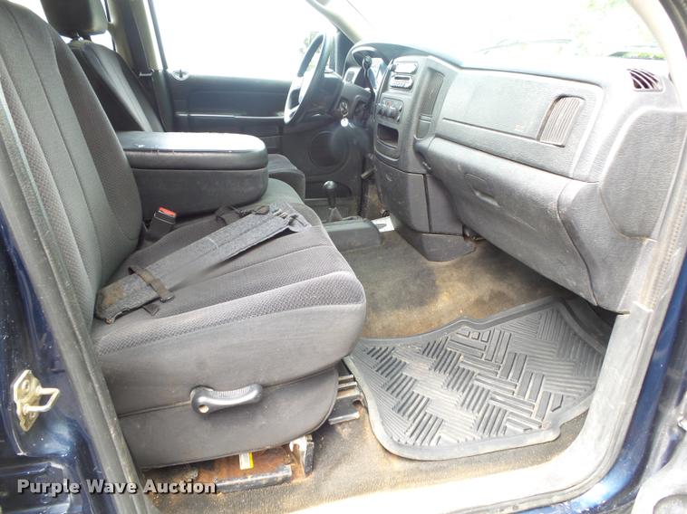 image for item DA2685 2005 Dodge Ram 3500 Quad Cab flatbed pickup truck