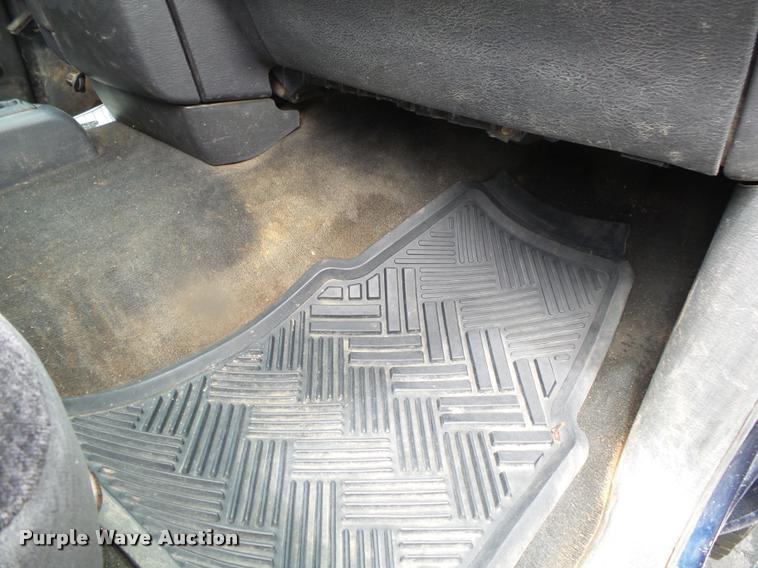 image for item DA2685 2005 Dodge Ram 3500 Quad Cab flatbed pickup truck