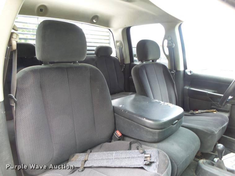 image for item DA2685 2005 Dodge Ram 3500 Quad Cab flatbed pickup truck