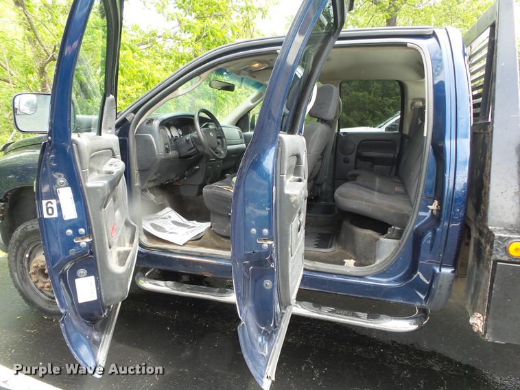 image for item DA2685 2005 Dodge Ram 3500 Quad Cab flatbed pickup truck