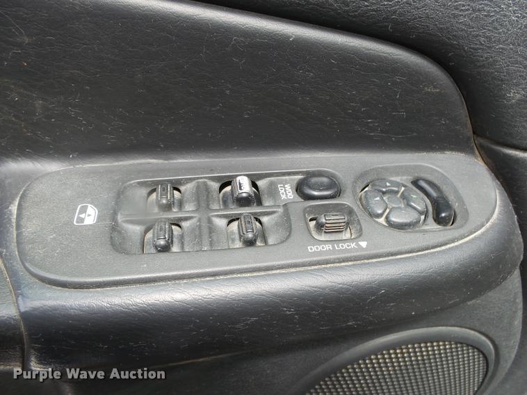 image for item DA2685 2005 Dodge Ram 3500 Quad Cab flatbed pickup truck