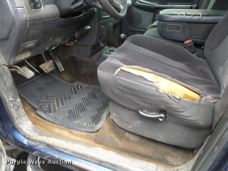 image for item DA2685 2005 Dodge Ram 3500 Quad Cab flatbed pickup truck