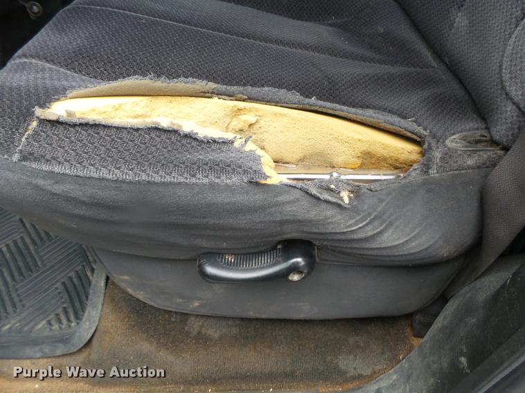 image for item DA2685 2005 Dodge Ram 3500 Quad Cab flatbed pickup truck