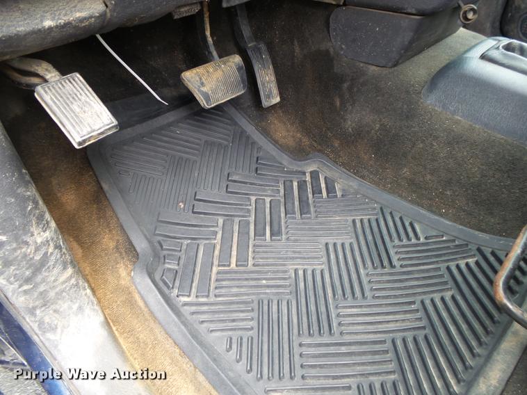 image for item DA2685 2005 Dodge Ram 3500 Quad Cab flatbed pickup truck