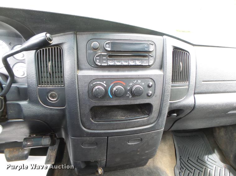 image for item DA2685 2005 Dodge Ram 3500 Quad Cab flatbed pickup truck