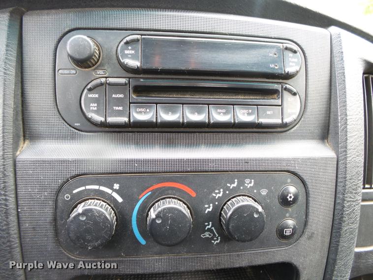 image for item DA2685 2005 Dodge Ram 3500 Quad Cab flatbed pickup truck