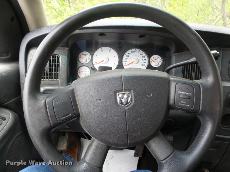 image for item DA2685 2005 Dodge Ram 3500 Quad Cab flatbed pickup truck