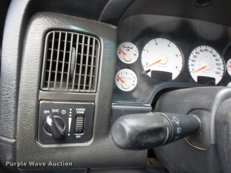 image for item DA2685 2005 Dodge Ram 3500 Quad Cab flatbed pickup truck