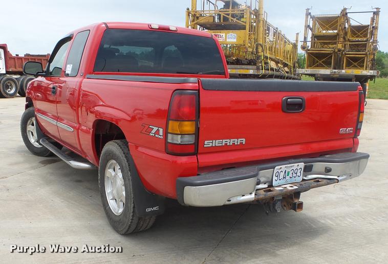 image for item DA2704 2006 GMC Sierra 1500 Ext. Cab pickup truck