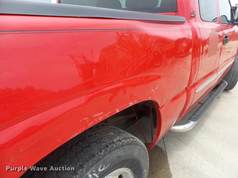 image for item DA2704 2006 GMC Sierra 1500 Ext. Cab pickup truck