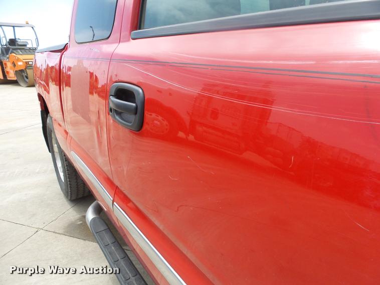 image for item DA2704 2006 GMC Sierra 1500 Ext. Cab pickup truck