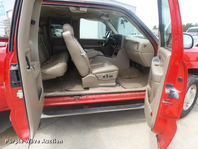 image for item DA2704 2006 GMC Sierra 1500 Ext. Cab pickup truck