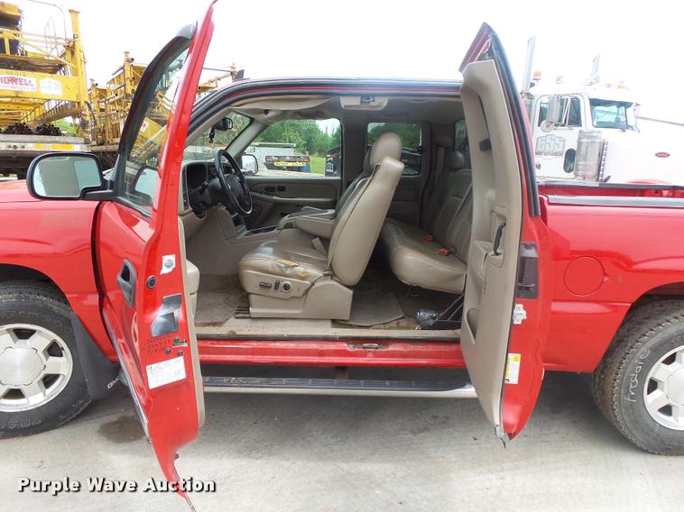 image for item DA2704 2006 GMC Sierra 1500 Ext. Cab pickup truck