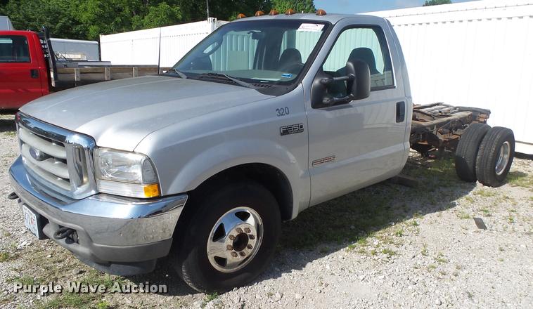 image for item DA2709 2003 Ford F350 Super Duty pickup truck chassis