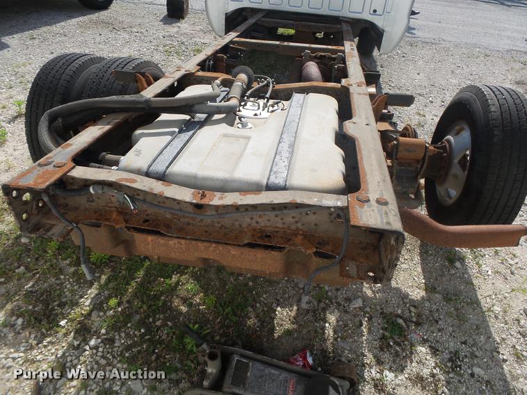 image for item DA2709 2003 Ford F350 Super Duty pickup truck chassis