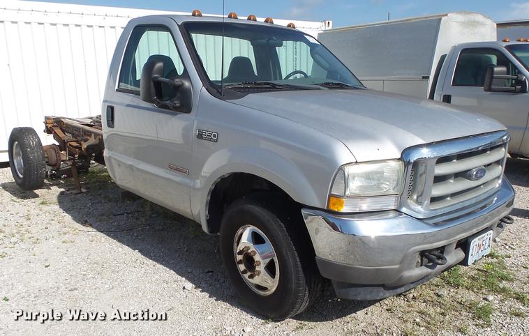 image for item DA2709 2003 Ford F350 Super Duty pickup truck chassis