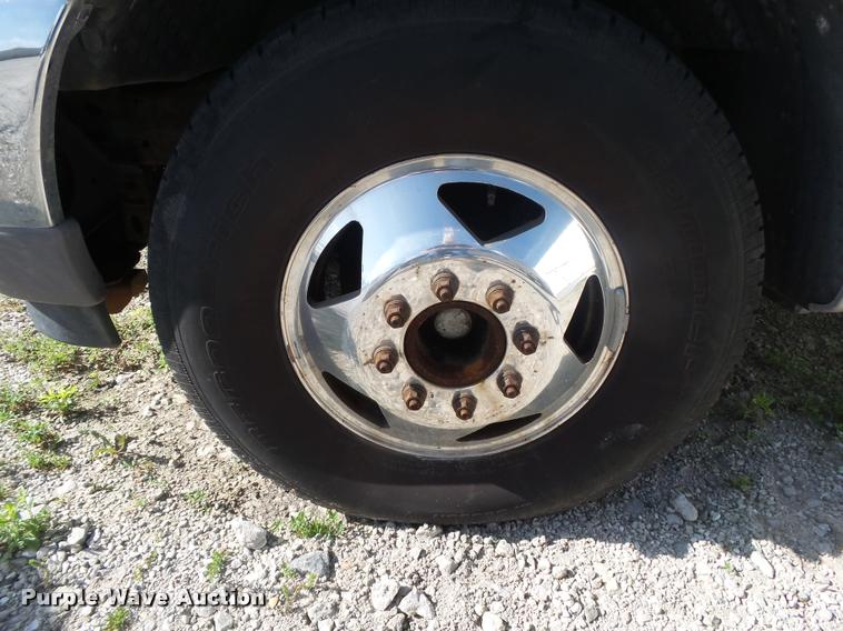 image for item DA2709 2003 Ford F350 Super Duty pickup truck chassis