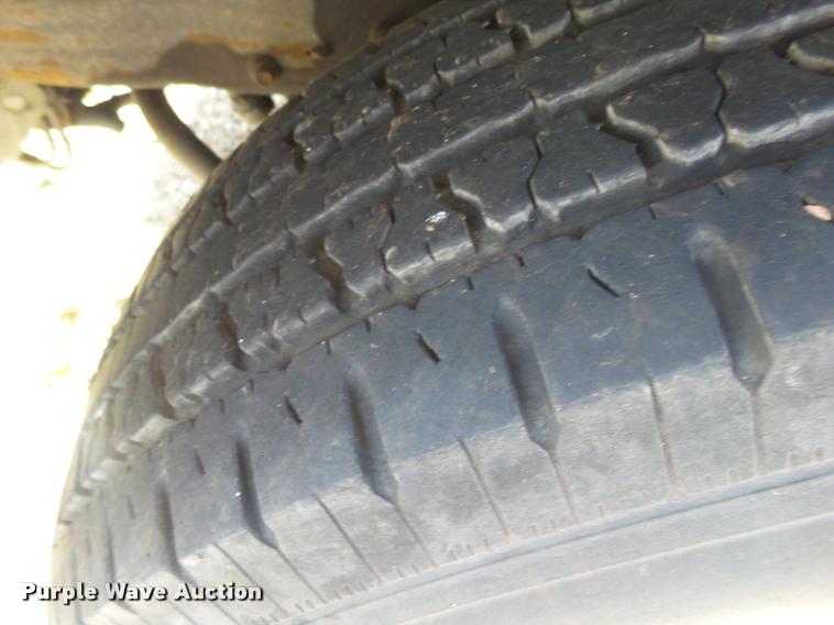 image for item DA2709 2003 Ford F350 Super Duty pickup truck chassis