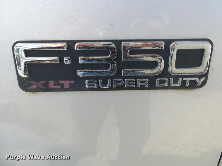 image for item DA2709 2003 Ford F350 Super Duty pickup truck chassis